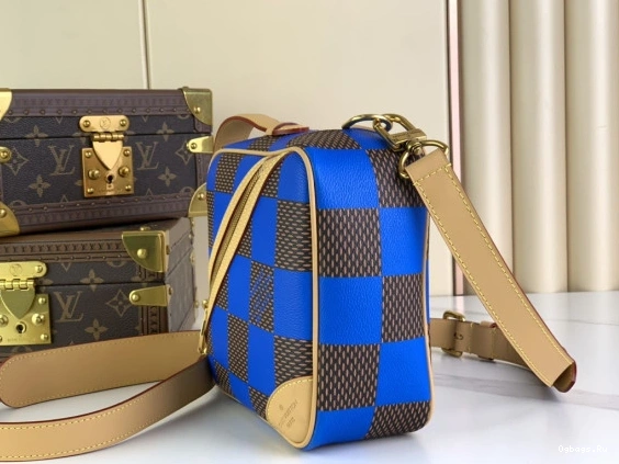 Chess LOUIS VUITTON Messenger-24*24*8CM 0419